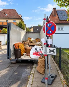 Container mit Möbeln und Hausrat bei einer Entrümpelung durch J+G Dienstleistungen